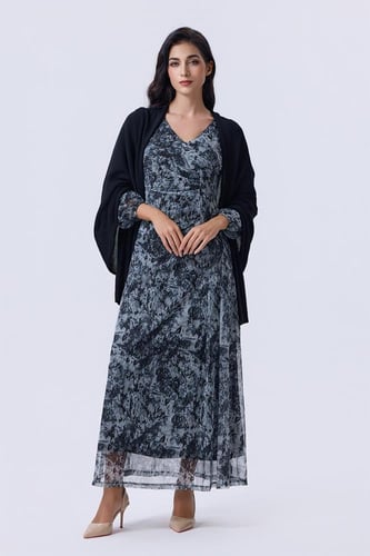 شال أسود أنيق بخامة ناعمة