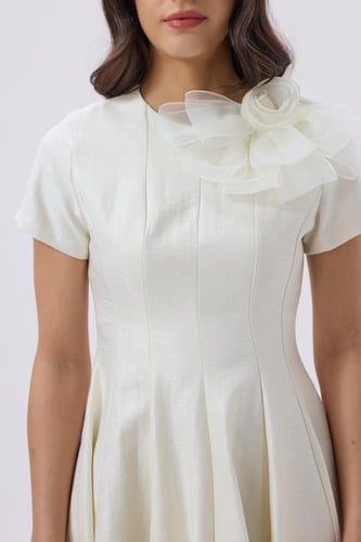 فستان قصير أوف وايت للعيد | Prando