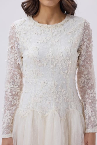 فستان اوف وايت