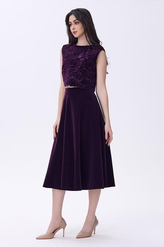 طقم مخمل تنورة ميدي وبلوزة مميز