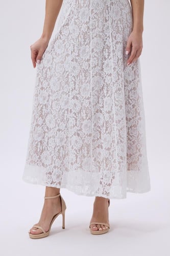 فستان دانتيل أبيض ميدي