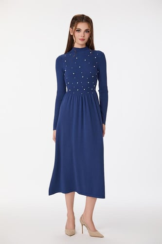 فستان صوف مع لؤلؤ