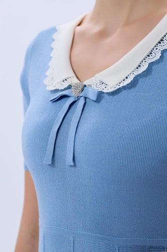 فستان استريتش بياقة مميزة