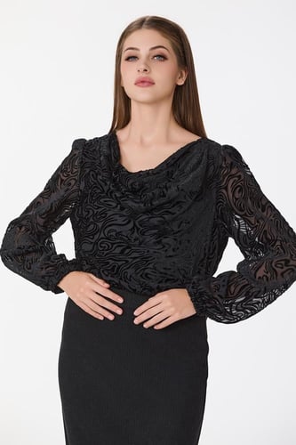 بلوزة درابيه طبع مخمل