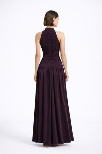 فستان طويل بنفسجي بتفاصيل كسرات