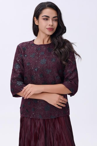 بلوزة بالون البرغندي بتفاصيل بارزة