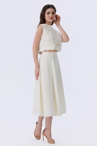 طقم اوف وايت أنيق بتصميم عصري