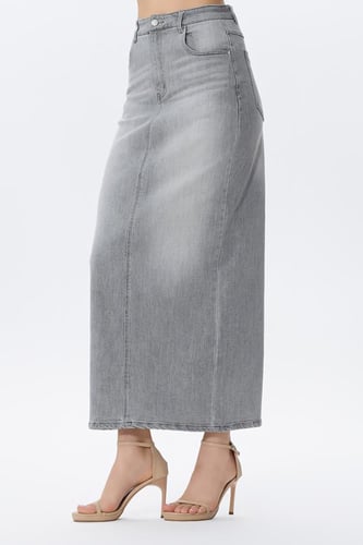 تنورة جينز طويلة بخصر مرتفع