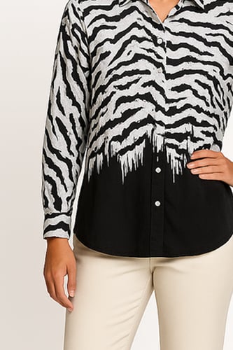 بلوزة ساتان مطبوعة