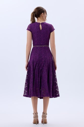 فستان دانتيل كلاسيكي