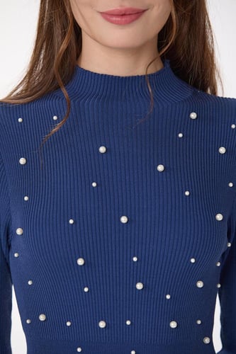 فستان صوف مع لؤلؤ