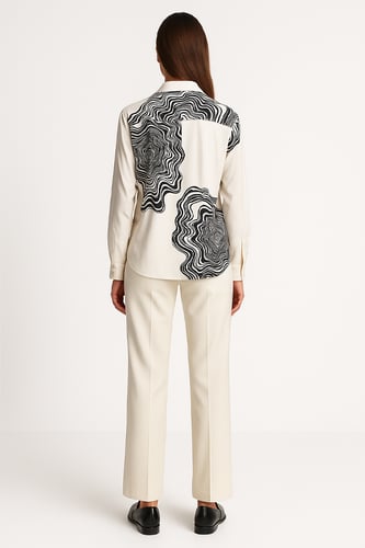 بلوزة ساتان بطبعة موجات