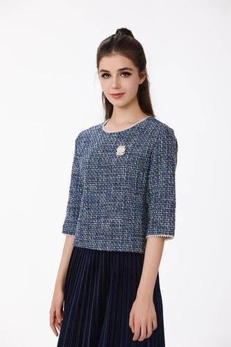 بلوزة بخامة الشانيل مع لؤلؤ