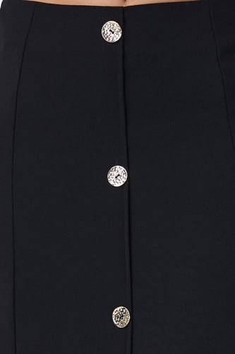 تنورة بأزار ذهبية