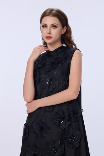 فستان اسود ساتان