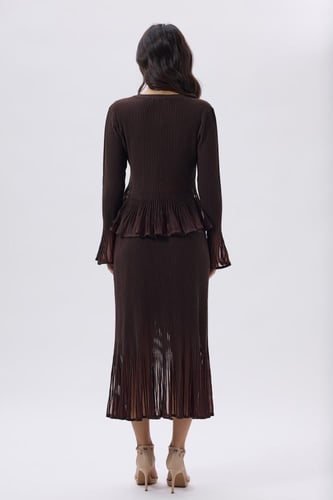 طقم ميدي أنيق باللون البني