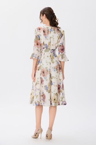 فستان كتان ناعم مع حزام عريض