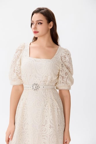 فستان دانتيل بيج فاتح