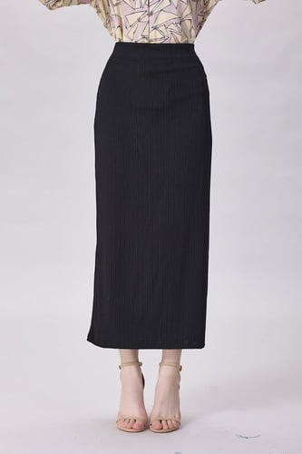 تنورة مقلم اسود ميدي