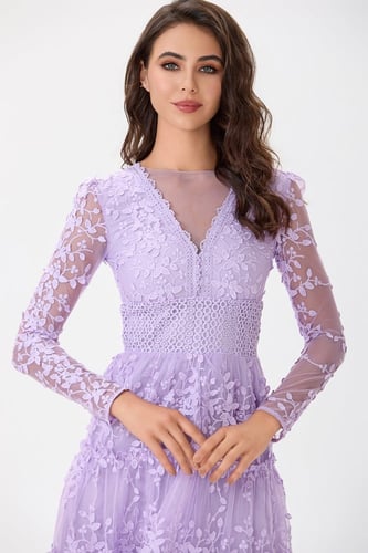 فستان دانتيل ليلكي مع كلف