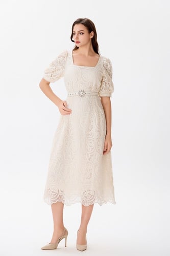 فستان دانتيل بيج فاتح