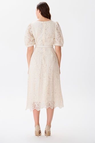 فستان دانتيل بيج فاتح