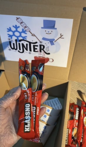 بوكس الشتاء يحتوي على ( 6 أكواب ورقية + 6 أظرف قهو...