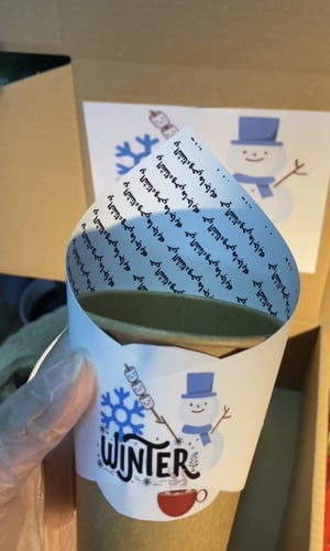 بوكس الشتاء يحتوي على ( 6 أكواب ورقية + 6 أظرف قهو...