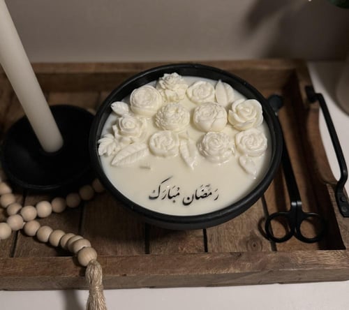 شمعة بقاعدة