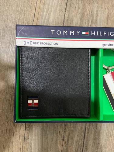 طقم محفظة تومي