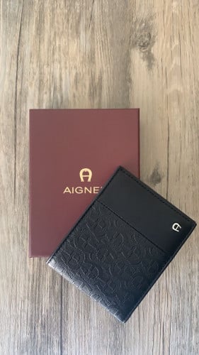 محفظة aigner