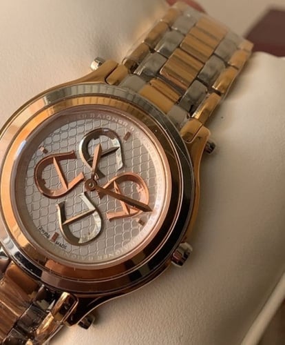 ساعة نسائية aigner