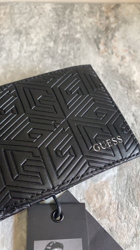 محفظة guess