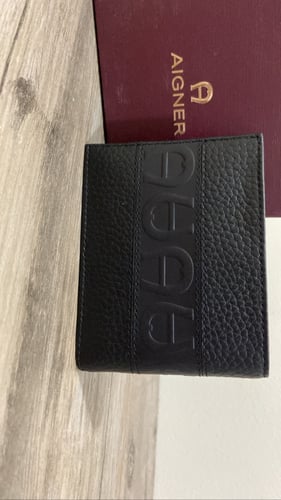 محفظة aigner