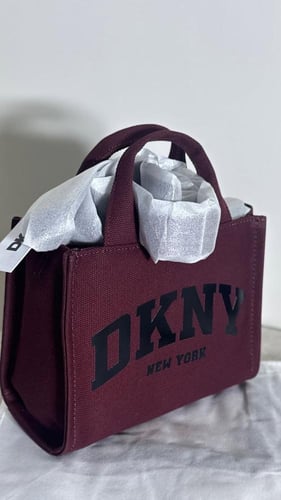 شنطة Dkny