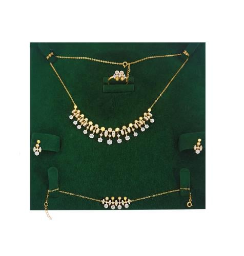 طقم ذهب - عيار 18- 8.71 جرام تقريباً