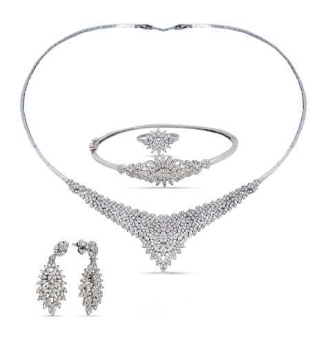 طقم ذهب ابيض - عيار 18- 30.330 جرام تقريباً