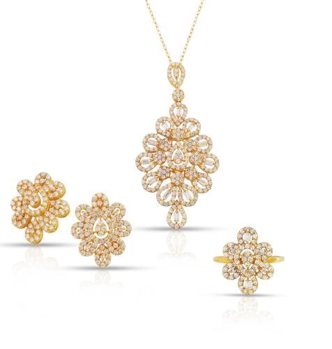 نصف طقم ذهب - عيار 18- 11.79 جرام تقريباً