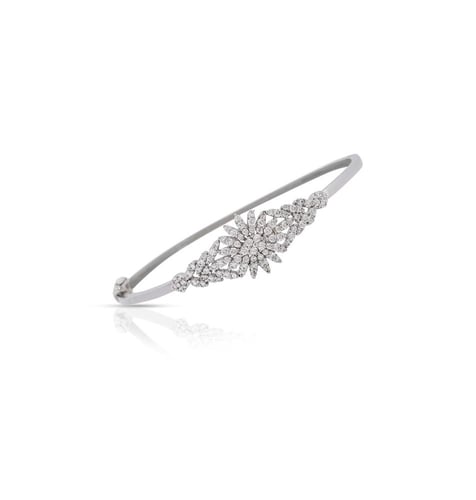 طقم ذهب ابيض - عيار 18- 30.330 جرام تقريباً