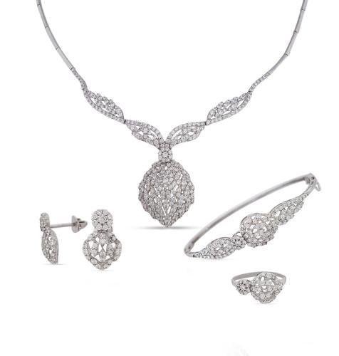 طقم ذهب ابيض - عيار 18- 27.650 جرام تقريباً