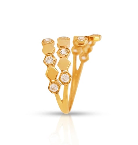 خاتم ذهب ناعم وفخم - عيار 18- 2.08 جرام تقريباً