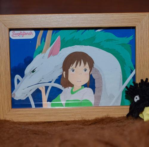 لوحة بفن الورق (حجم 10cm x 15cm) شخصيات Spirited A...