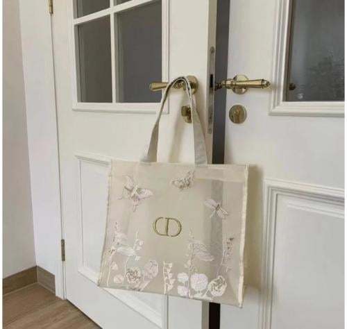 شنطه من ديور بيوتي الجديدة - Dior