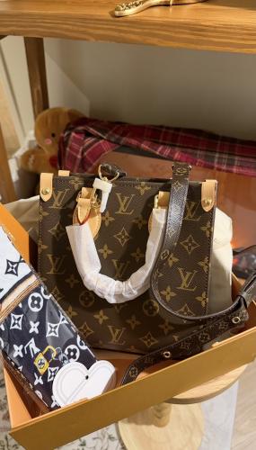 شنطة لويس فيتون