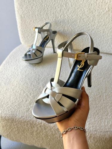 صندل كعب نسائي فاخر من Saint Laurent