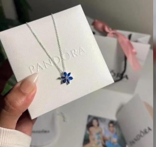 سلسال باندورا PANDORA ورده ازرق شامل الملحقات