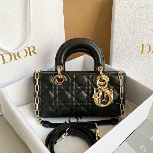 حقيبة ديور Lady dior 22 cm