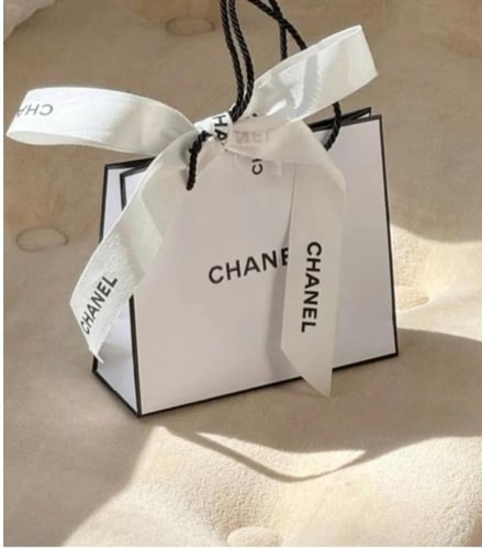 كيس شانيل الاصلي صغير + شريطه من اختيارك