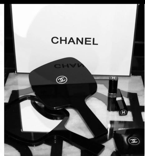 مرايه انيقه شانيل مع البوكس