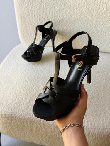 صندل كعب نسائي فاخر من Saint Laurent